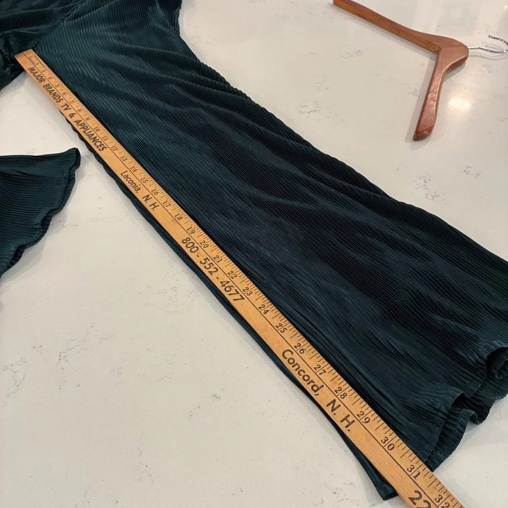 Lulus Jumpsuit XS Green Pleated Wide Leg Flutter Sleeve Wedding Party Cocktail